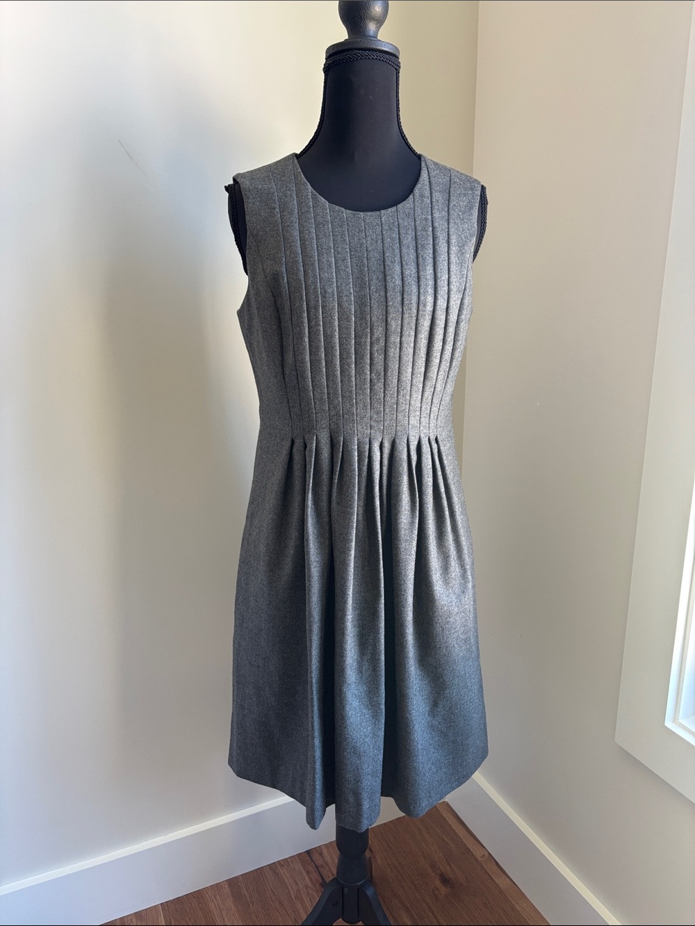 Banana Republic Gray Pleated Sleeveless Midi Dress